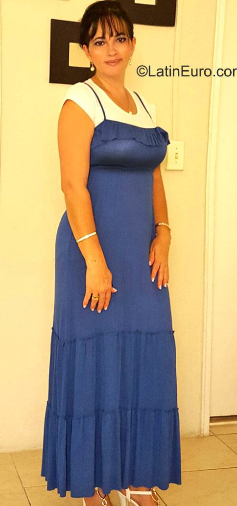 Date this tall United States girl Luz from Miami US16415