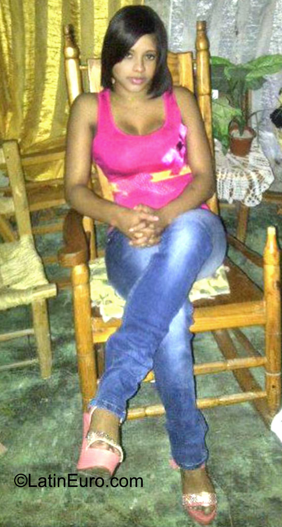 Date this happy Honduras girl Reyna from Tegucigalpa HN1668