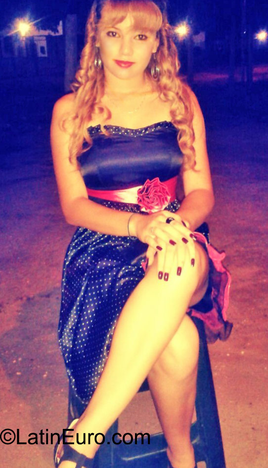 Date this charming Venezuela girl Daniela from Caracas VE616