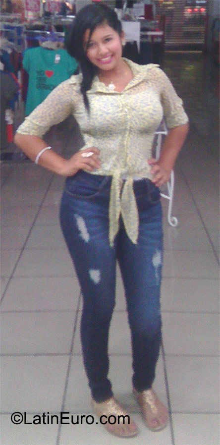 Date this young Honduras girl Sindie from La Ceiba HN1670