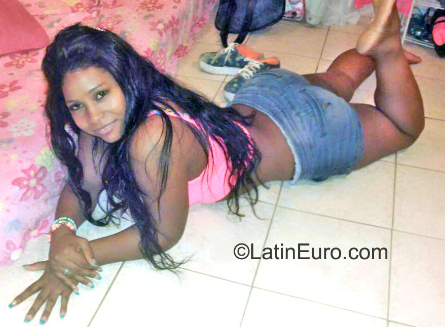 Date this fun Panama girl Luz Rihiana from Panama City PA685
