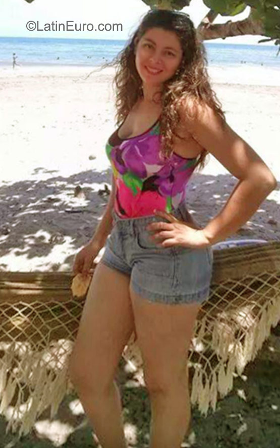 Date this sultry Honduras girl Marisol from San Pedro Sula HN2061