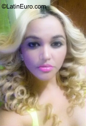 Date this charming Dominican Republic girl Carole from Santo Domingo DO23271