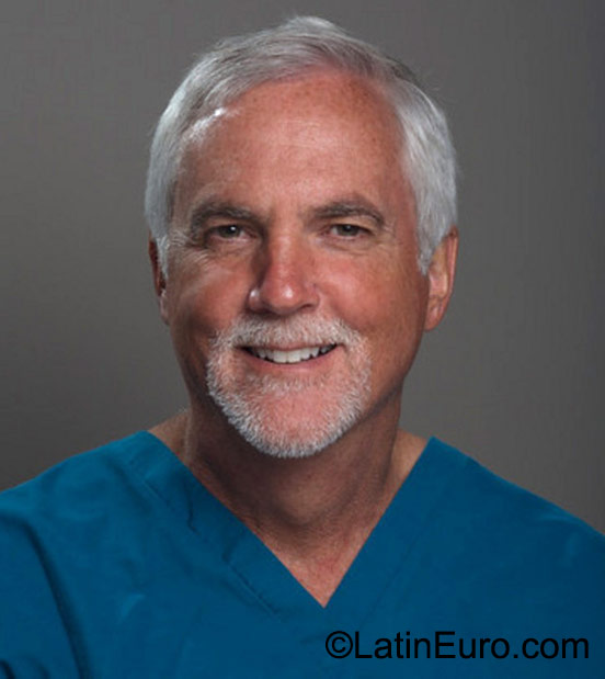 Date this happy United States man Docminican from Somersworth US16481