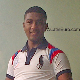Date this hard body Colombia man Esneider from cali CO18043