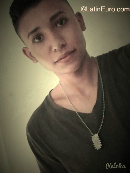 Date this sensual Honduras man Junior from san pedro sula HN1706