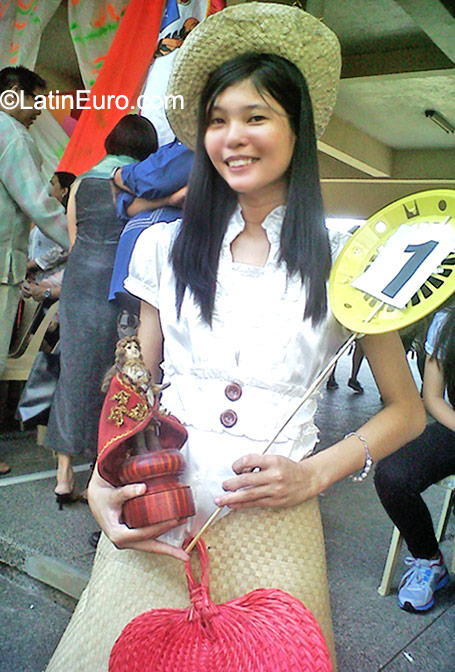 Date this hard body Philippines girl Nicole from Manila PH820