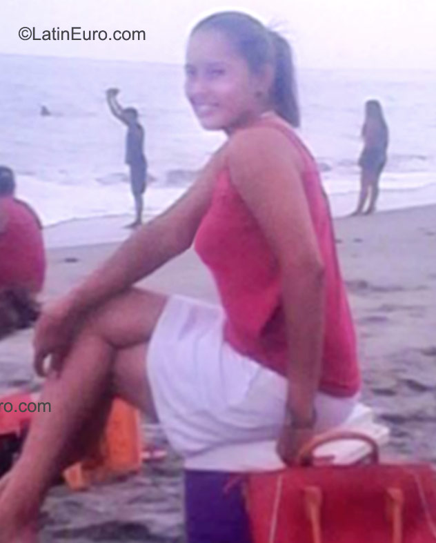 Date this beautiful Panama girl Yairia from Panama City PA704