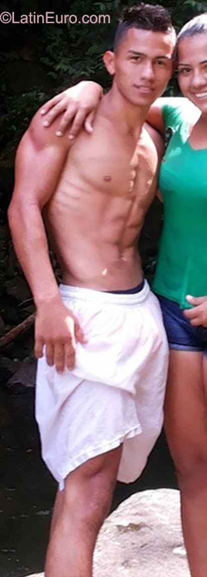 Date this lovely Colombia man Ivan from Medellin CO18082