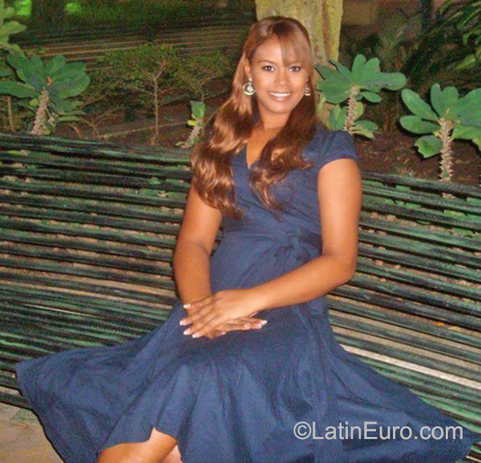 Date this happy Dominican Republic girl Debora from Higuey DO23393