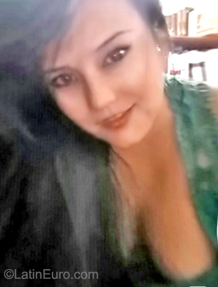 Date this happy Colombia girl Helen from Medellin CO18085