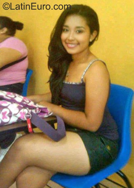 Date this pretty Panama girl Nicole from Panama City PA706