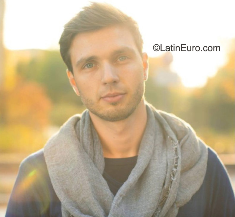 Date this happy Germany man Sephirot85 from Berlin DE378
