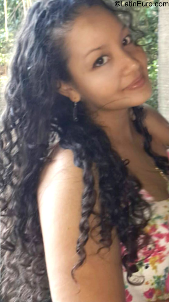 Date this passionate Dominican Republic girl Dana from Roatan DO23463