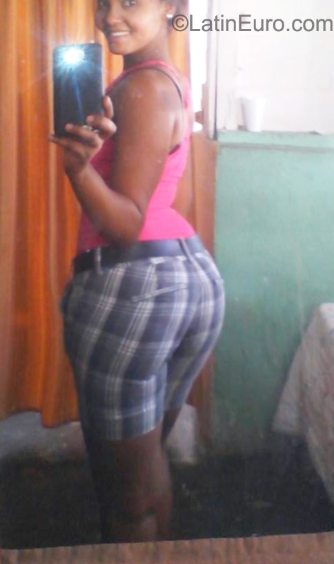 Date this delightful Dominican Republic girl Krisie from Santo Domingo DO23422