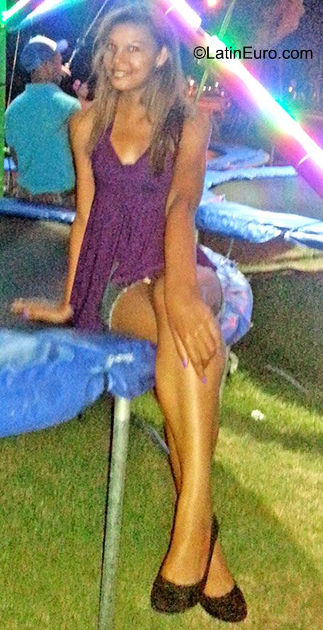 Date this gorgeous Dominican Republic girl Frenis from Santiago DO23431