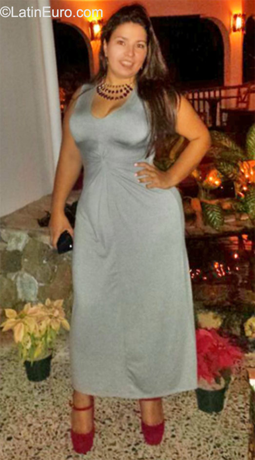 Date this lovely Honduras girl Samary from Tegucigalpa HN1731