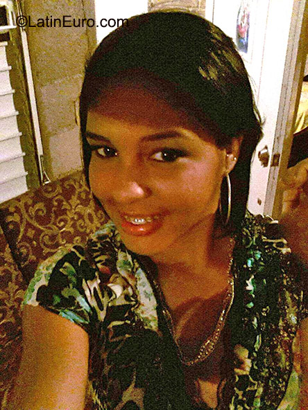 Date this good-looking Dominican Republic girl Laramar from Santo Domingo DO23480