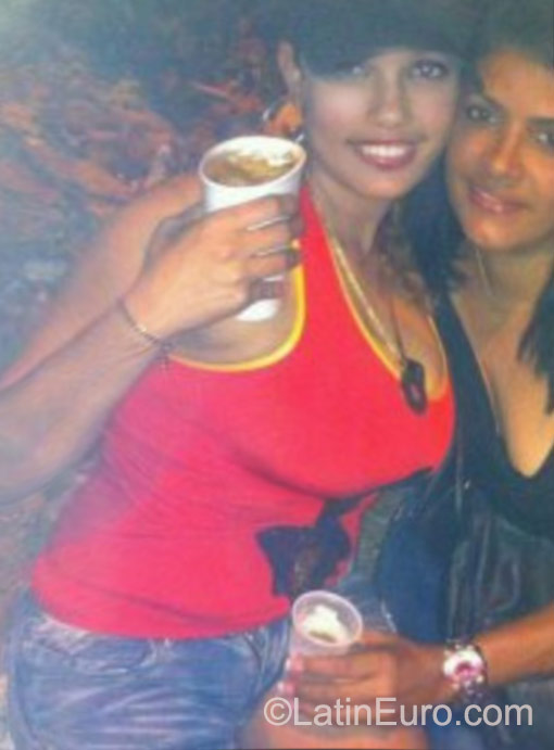 Date this nice looking Dominican Republic girl Ruth from Santo Domingo DO23496
