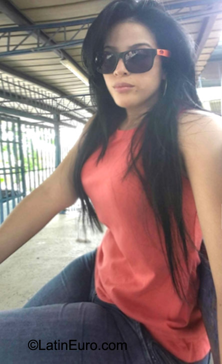 Date this happy Panama girl Maria Alexandra from Panama PA721