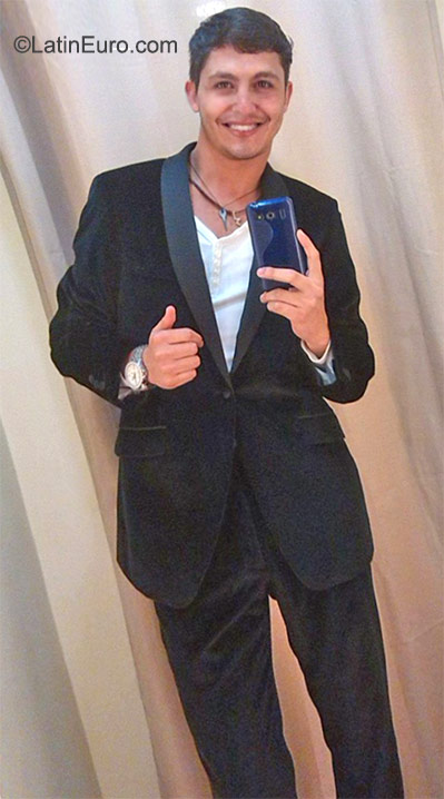 Date this foxy Venezuela man Kenny from Caracas VE633