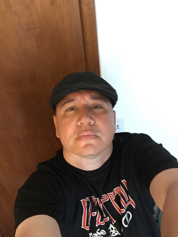 Date this fun United States man Gino from Newport US16560