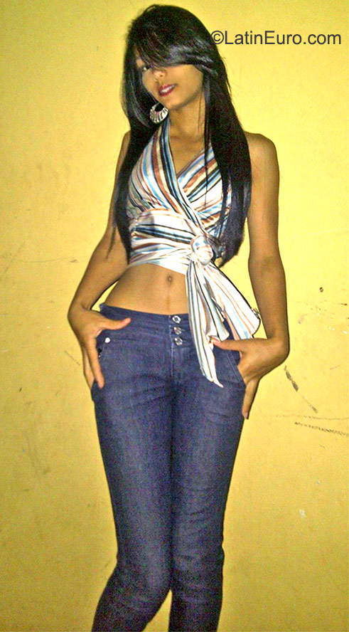 Date this athletic Dominican Republic girl Michele from San fransisco de macoris DO23573