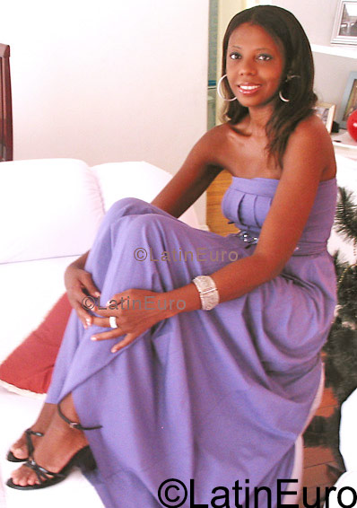 Date this nice looking Brazil girl Jandaira from Salvador BR9485