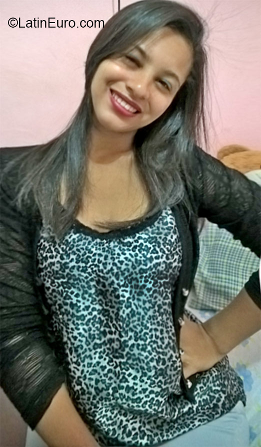 Date this happy Brazil girl Nathalia from Recife BR9488