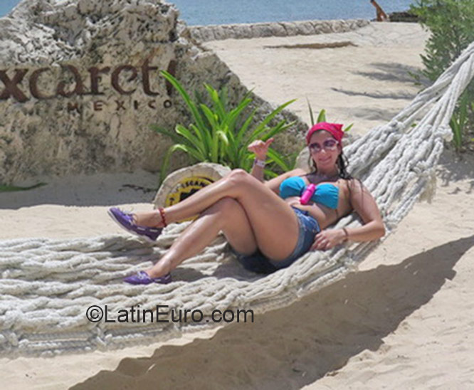 Date this lovely Colombia girl Luz Elena from Cali CO18260