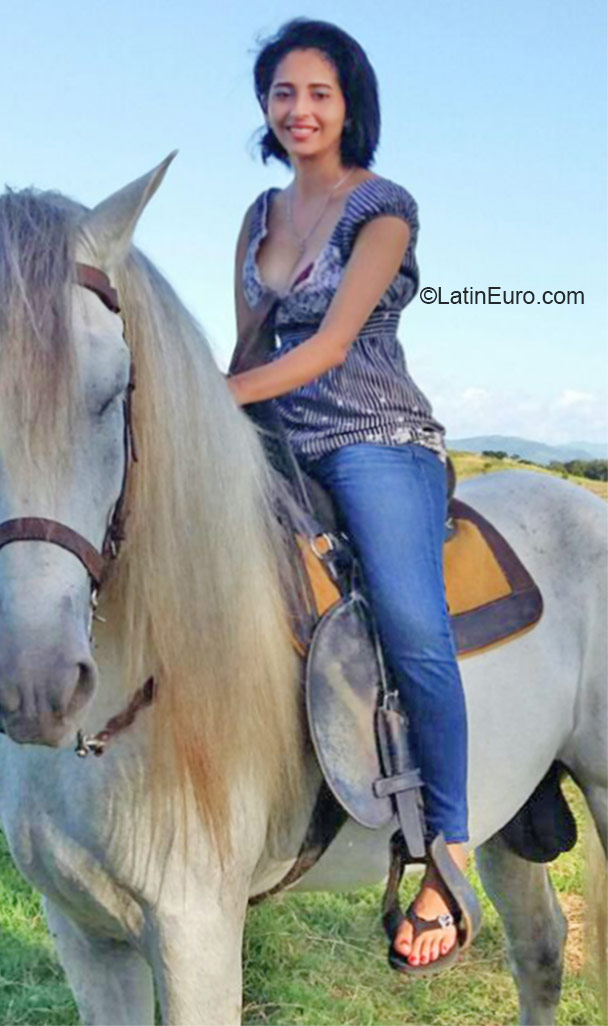 Date this hard body Honduras girl Gris from San pedro sula HN1819
