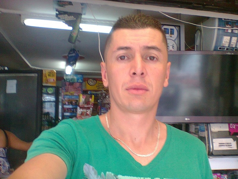 Date this voluptuous Colombia man Victor from Pereira CO18293