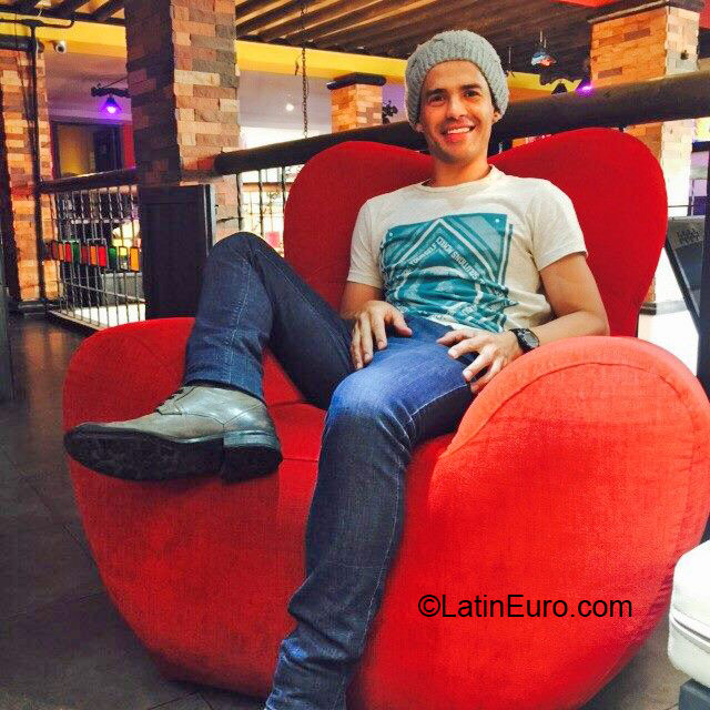 Date this passionate Colombia man Hector from bogota CO18341