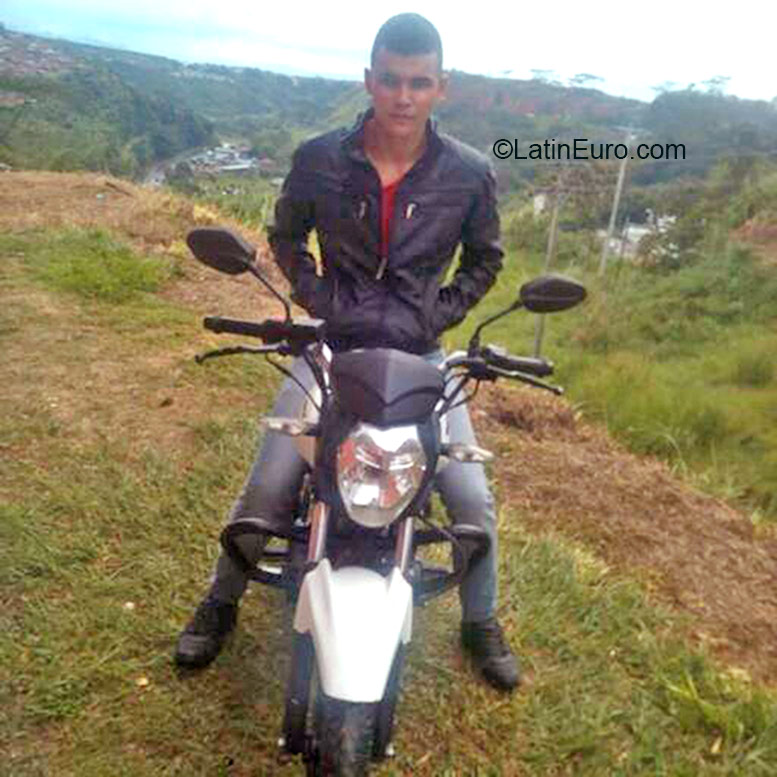 Date this gorgeous Colombia man Fabian from Pereira CO18376