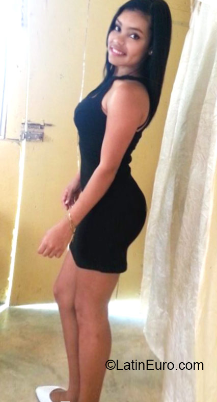 Date this voluptuous Dominican Republic girl Deysie from Barahona DO24185