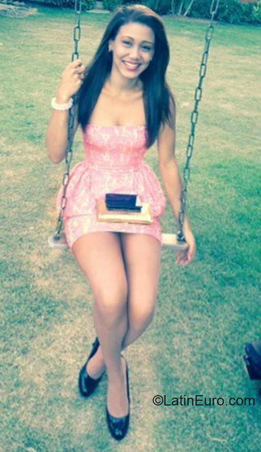 Date this sensual Dominican Republic girl Elesmar from Salcedo DO24271