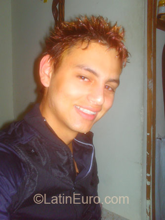 Date this passionate Colombia man Wellington from Medellin CO18406