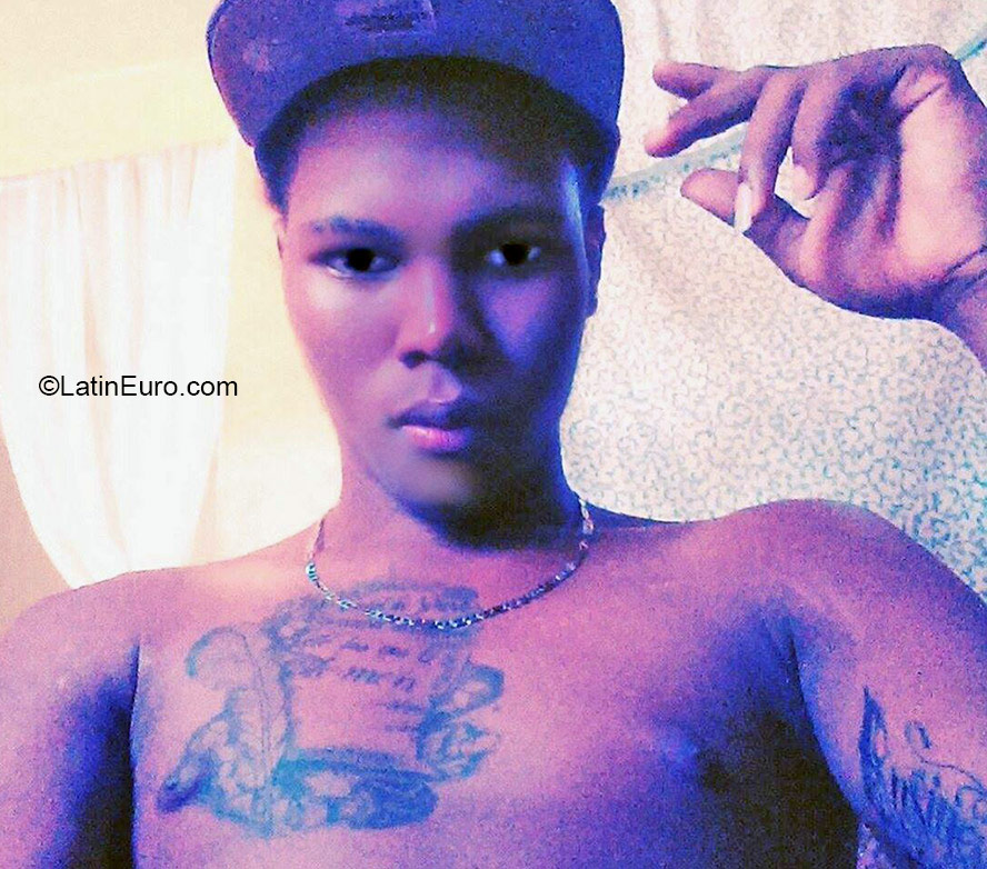Date this attractive Dominican Republic man Adonys from Santo Domingo DO24357
