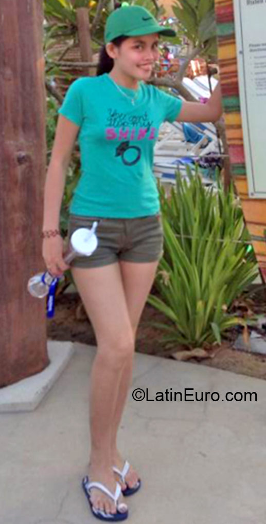 Date this delightful Philippines girl Quenie from Pasig City PH859
