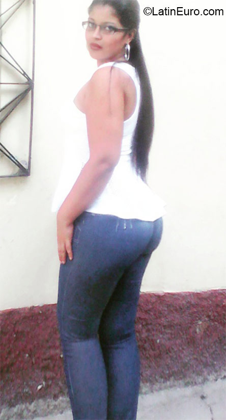 Date this voluptuous Honduras girl Lizeth from San Pedro Sula HN1908
