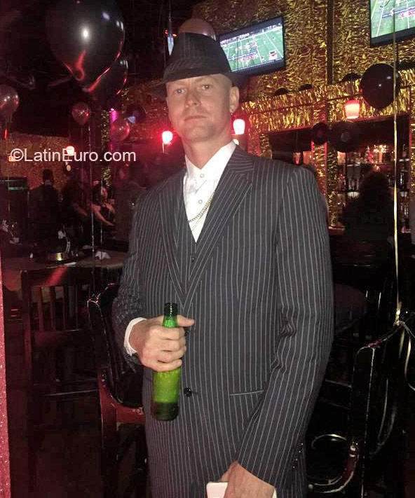 Date this exotic United States man Mjfond from Tampa US16855