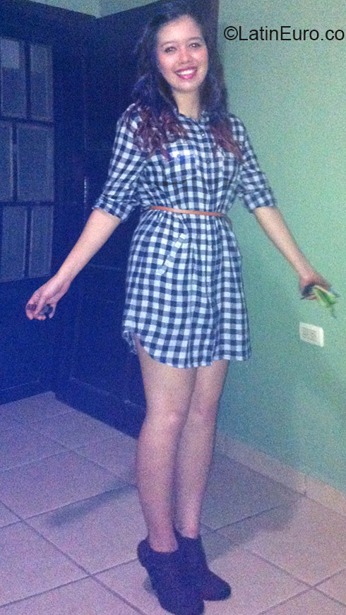 Date this lovely Honduras girl Kensy from Copan HN2304