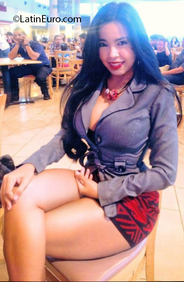 Date this sultry Honduras girl Sara from Roatan HN1978