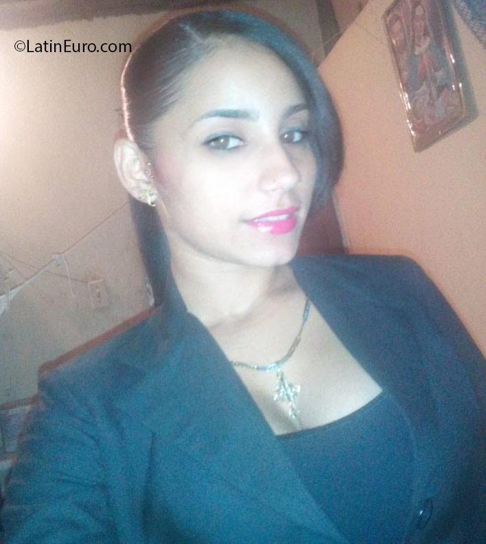 Date this nice looking Honduras girl Karina from San Pedro Sula HN2006