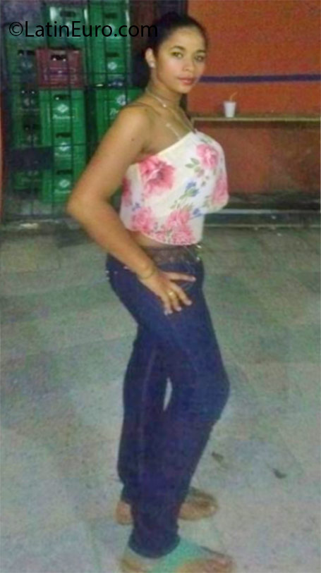 Date this young Dominican Republic girl Tania from Santiag DO24886