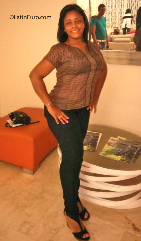 Date this sultry Dominican Republic girl Margarita from Santo Domingo DO24901