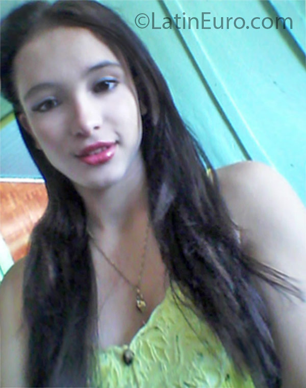 Date this georgeous Brazil girl Daniela from Quedas do Iguacu BR9576