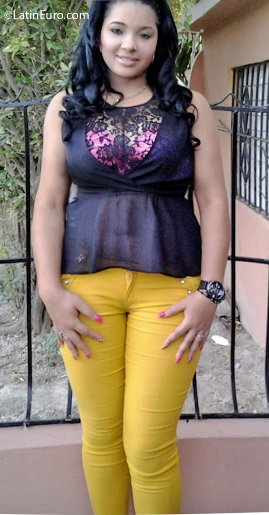 Date this young Dominican Republic girl Camen from San Pedro de Macoris DO24922