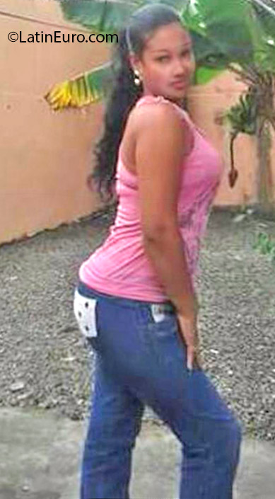 Date this charming Dominican Republic girl Camen from Bonao DO24978