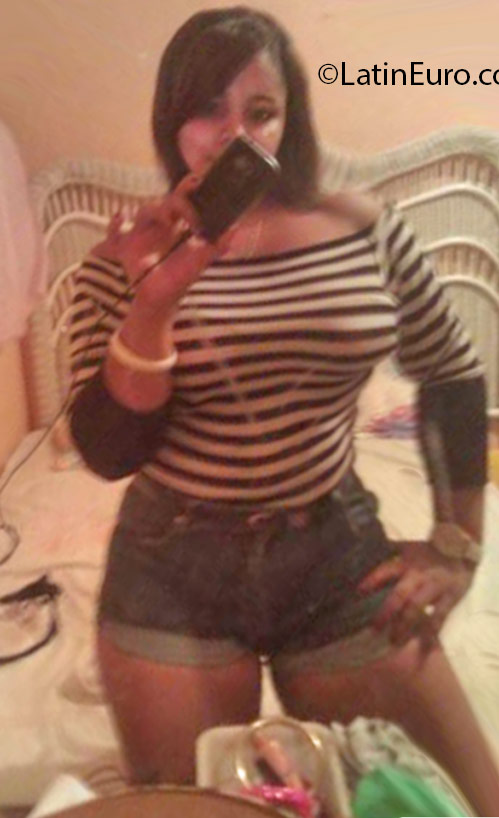 Date this stunning Dominican Republic girl Annelina from Santiago DO25020